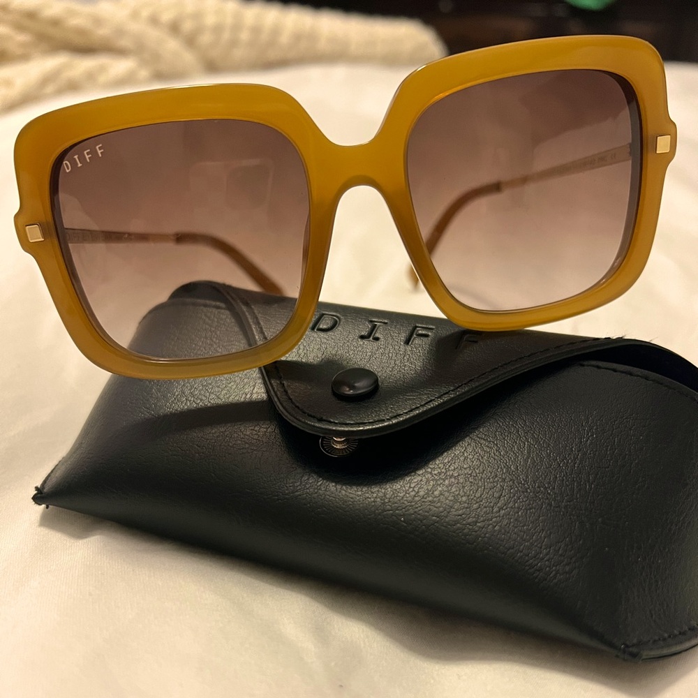Diff “Sandra” Sunglasses